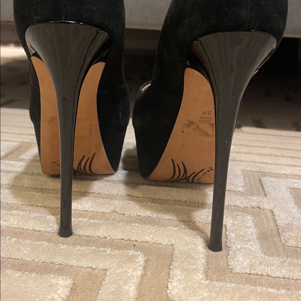 Black platform stiletto heel